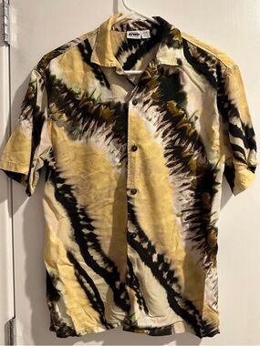 Men’s Pull&Bear Yellow, Black and Green Tie-Dye Short Sleeve Button-Up